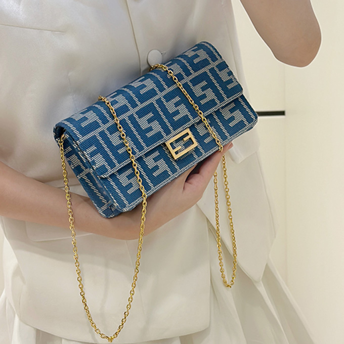 fendi baguette chain wallet crossbody handbag